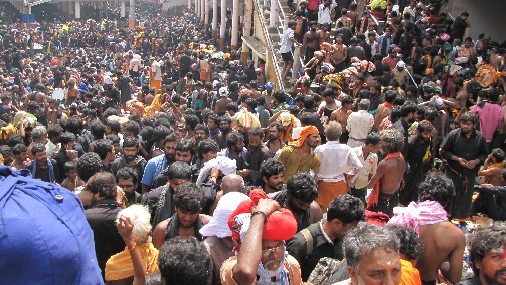 India temple stampede kills nine